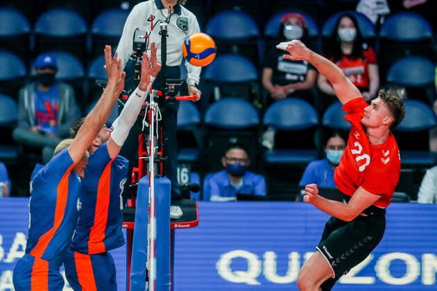 (220624) -- QUEZON CITY, June 24, 2022 -- Germany s Linus Weber (R) spikes the ball during the FIVB Volleyball Nations League Men s Pool 3 match between the Netherlands and Germany in Quezon City, the Philippines on June 24, 2022. ) (SP)PHILIPPINES-QUEZON CITY-FIVB VOLLEYBALL NATIONS LEAGUE-NETHERLANDS VS GERMANY ROUELLExUMALI 