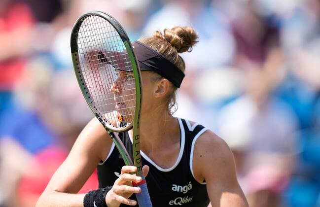 Mandatory Credit: Photo by Dave Shopland Shutterstock (12992817ad) Beatriz Haddad Maia from Brazil during her semi final Rothesay International Eastbourne, Tennis, Devonshire Park, Eastbourne, UK - 24 Jun 2022 Rothesay International Eastbourne, Tennis, Devonshire Park, Eastbourne, UK - 24 Jun 2022  Copyright: xDavexShopland Shutterstockx 12992817ad