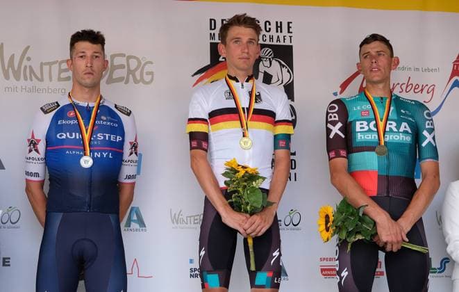 24 06 2022 xkhx Marsberg, cycling DM German road cycling championships award ceremony individual time trial of men 2 place Jannik Steimle winner Lennard Kämna 3 place Nils Politt,