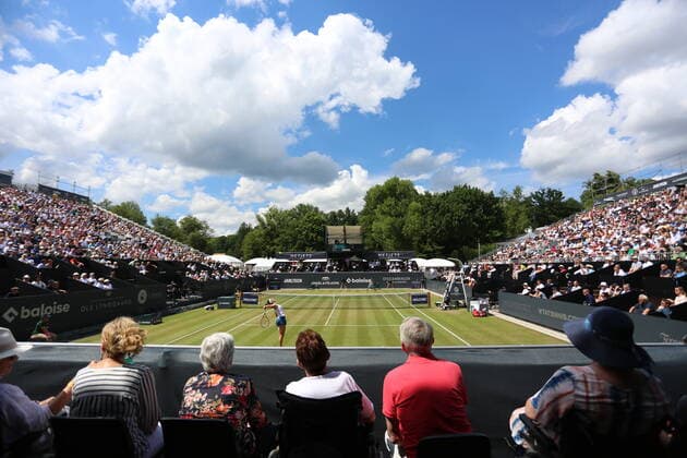 24 06 2022, xcex, GER, Bad Homburg vor der Höhe, Kurpark, Tennis WTA 250 Bad Homburg Open, Spielbank Bad Homburg Centre Court, spectators, audience, court, symbol picture, semifinal between Caroline Garcia and Alizà Cornet