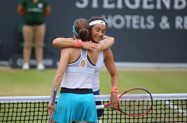 24 06 2022, xcex, GER, Bad Homburg vor der Höhe, Kurpark, Tennis WTA 250 Bad Homburg Open, Spielbank Bad Homburg Centre Court, semi-final between Caroline Garcia and AlizÃ Cornet