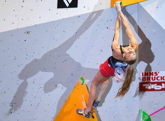 Sport Themen der Woche KW25 24.06.2022, Kletterzentrum, Innsbruck, AUT, IFSC, Kletter Weltcup Innsbruck 2022, Bouldern, Finale, Damen, im Bild Hannah Meul (GER), zweiter Platz during the final of women Boulder competition of IFSC Climbing World Cup at the Kletterzentrum in Innsbruck, Austria on 2022 06 24. Expa Innsbruck *** 24 06 2022, Climbing Center, Innsbruck, AUT, IFSC, Climbing World Cup Innsbruck 2022, bouldering, final, women, in the picture Hannah Meul GER , second place during the final of women Boulder competition of IFSC Climbing World Cup at the Climbing Center in Innsbruck, Austria on 2022 06 24 Expa Innsbruck  EP_spi