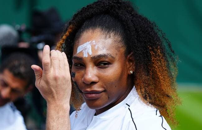 Mandatory Credit: Photo by Javier Garcia Shutterstock (12999923am) Serena Williams has sun cream applied to her face by one of her team Wimbledon Saturday Practice, Wimbledon, London, UK - 25 Jun 2022 Wimbledon Saturday Practice, Wimbledon, London, UK - 25 Jun 2022  Copyright: xJavierxGarcia Shutterstockx 12999923am