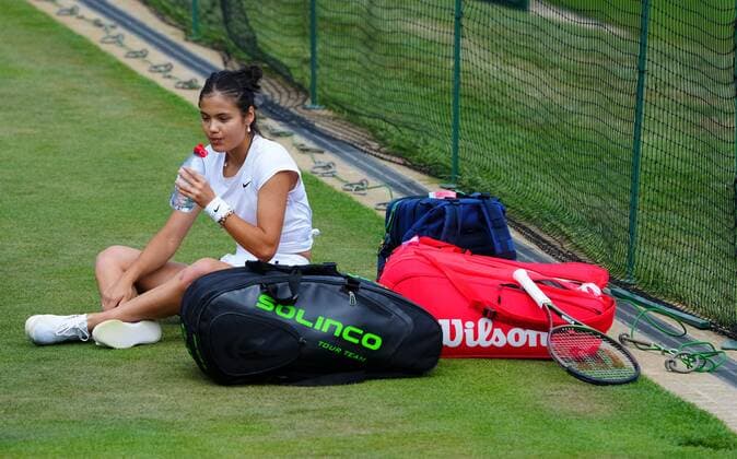 Mandatory Credit: Photo by Javier Garcia Shutterstock (12999923av) Emma Raducanu practices Wimbledon Saturday Practice, Wimbledon, London, UK - 25 Jun 2022 Wimbledon Saturday Practice, Wimbledon, London, UK - 25 Jun 2022  Copyright: xJavierxGarcia Shutterstockx 12999923av
