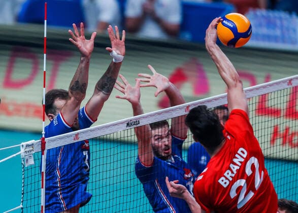(220626) -- QUEZON CITY, June 26, 2022 -- Germany s Tobias Brand (R) spikes the ball during the FIVB Volleyball Nations League Men s Pool 3 match between France and Germany in Quezon City, the Philippines on June 26, 2022. ) (SP)PHILIPPINES-QUEZON CITY-FIVB VOLLEYBALL NATIONS LEAGUE-FRANCE VS GERMANY ROUELLExUMALI 