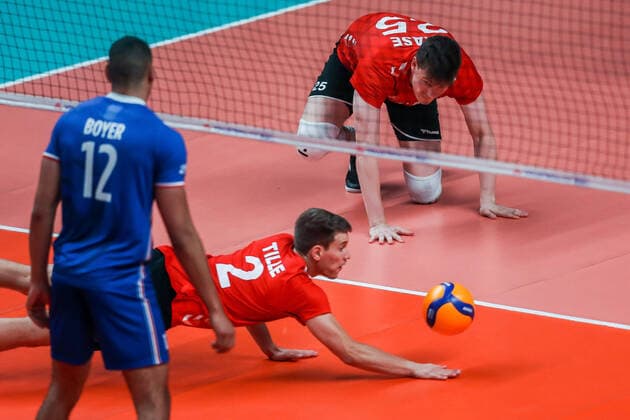 (220626) -- QUEZON CITY, June 26, 2022 -- Germany s Johannes Tille (C) saves the ball during the FIVB Volleyball Nations League Men s Pool 3 match between France and Germany in Quezon City, the Philippines on June 26, 2022. ) (SP)PHILIPPINES-QUEZON CITY-FIVB VOLLEYBALL NATIONS LEAGUE-FRANCE VS GERMANY ROUELLExUMALI 