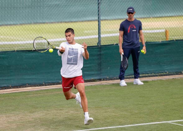 Carlos Alcaraz and coach, coach Juan Carlos Ferrero train at Aorangi Park,Wimbledon, Copyright: xJuergenxHasenkopfx