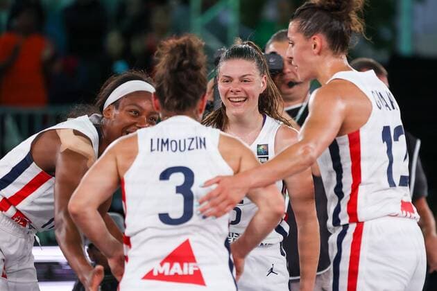 ANTWERP, BELGIUM - JUNE 26 : French team celebrating their win over Canada during the FIBA 3x3 World Cup on the Groenplaats in Antwerp against Canada. Pictured on June 26, 2022 in Antwerp, Belgium - 26 06 2022 ( FIBA 3x3 World Cup Antwerp - France - Canada PhotoNews Panoramic 