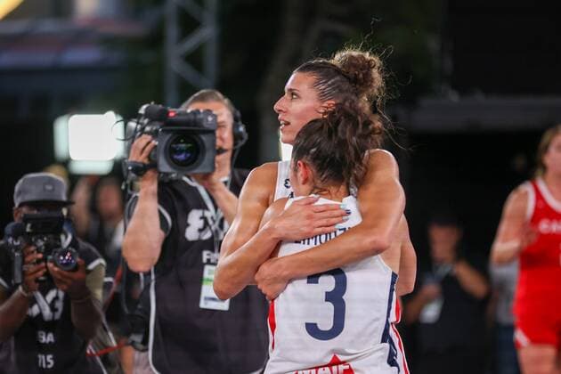 ANTWERP, BELGIUM - JUNE 26 : French team celebrating their win over Canada during the FIBA 3x3 World Cup on the Groenplaats in Antwerp against Canada. Pictured on June 26, 2022 in Antwerp, Belgium - 26 06 2022 ( FIBA 3x3 World Cup Antwerp - France - Canada PhotoNews Panoramic 