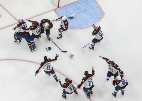 Sport Themen der Woche KW25 Sport Bilder des Tages June 26, 2022, Tampa, Florida, USA: The Colorado Avalanche celebrate their 2-1 win over the Tampa Bay Lightning to win the Stanley Cup Sunday, June 26, 2022 in Tampa. Tampa USA - ZUMAs70_ 0161647185st Copyright: xDirkxShaddx