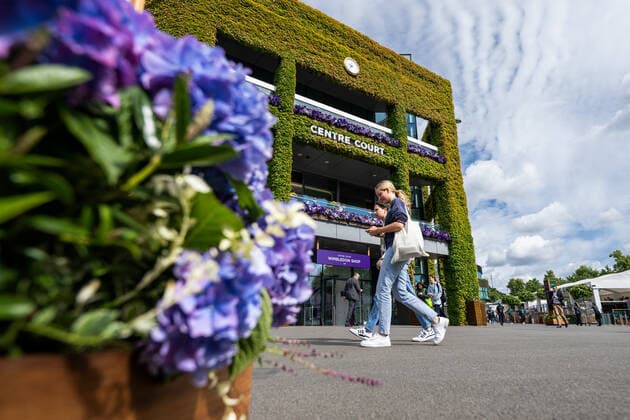 220627 Exterior view of the Centre Court at All England Lawn Tennis Club during day 1 of Wimbledon on June 27, 2022 in London Photo Mathias Bergeld BILDBYRAN kod MB MB0412 tennis wimbledon day 1 bbeng arena,  Copyright: MATHIASxBERGELD BB220627MB002