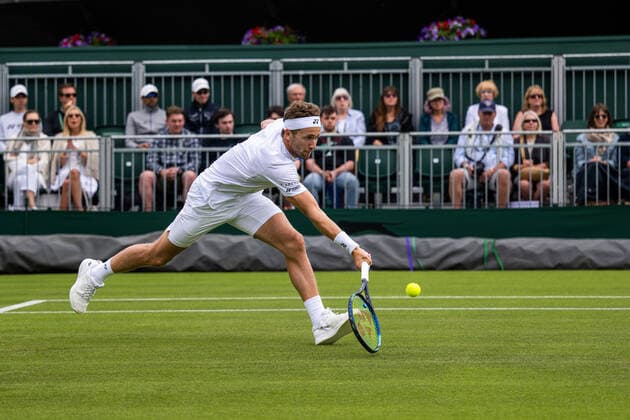 220627 Casper Ruud of Norway competes in a first round singles tennis match during day 1 of Wimbledon on June 27, 2022 in London Photo Mathias Bergeld BILDBYRAN kod MB MB0412 tennis wimbledon day 1 bbeng norge norway,  Copyright: MATHIASxBERGELD BB220627MB004