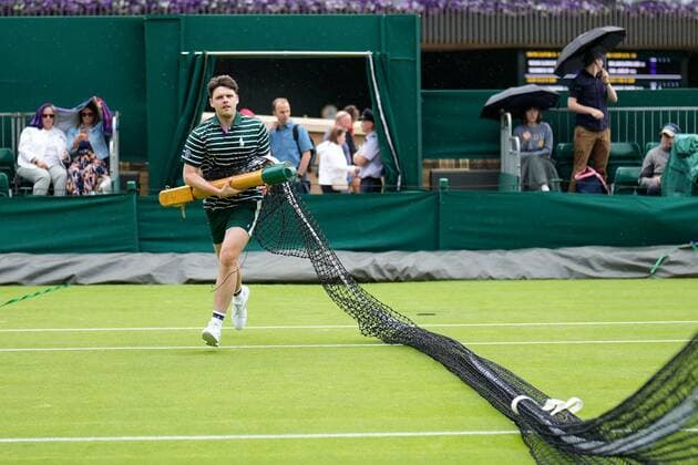 Mandatory Credit: Photo by Dave Shopland Shutterstock (13002015g) Ball boys prepare the court as rain begins to fall Wimbledon Tennis Championships, Day 1, The All England Lawn Tennis and Croquet Club, London, UK - 27 Jun 2022 Wimbledon Tennis Championships, Day 1, The All England Lawn Tennis and Croquet Club, London, UK - 27 Jun 2022  Copyright: xDavexShopland Shutterstockx 13002015g