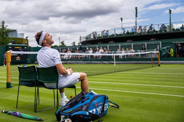 220627 Casper Ruud of Norway competes in a first round singles tennis match during day 1 of Wimbledon on June 27, 2022 in London Photo Mathias Bergeld BILDBYRAN kod MB MB0412 tennis wimbledon day 1 bbeng norge norway,  Copyright: MATHIASxBERGELD BB220627MB010