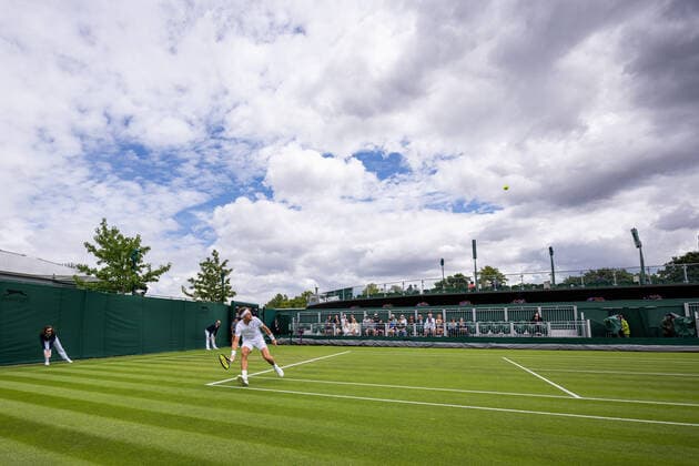 220627 Casper Ruud of Norway competes in a first round singles tennis match during day 1 of Wimbledon on June 27, 2022 in London Photo Mathias Bergeld BILDBYRAN kod MB MB0412 tennis wimbledon day 1 bbeng norge norway,  Copyright: MATHIASxBERGELD BB220627MB014