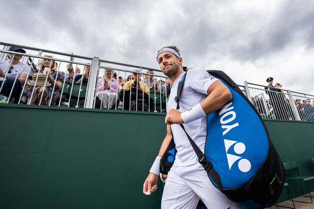 220627 Casper Ruud of Norway and Albert Ramos Vinolas of Spain enter the court ahead of a first round singles tennis match during day 1 of Wimbledon on June 27, 2022 in London Photo Mathias Bergeld BILDBYRAN kod MB MB0412 tennis wimbledon day 1 bbeng norge norway spain spanien,  Copyright: MATHIASxBERGELD BB220627MB019