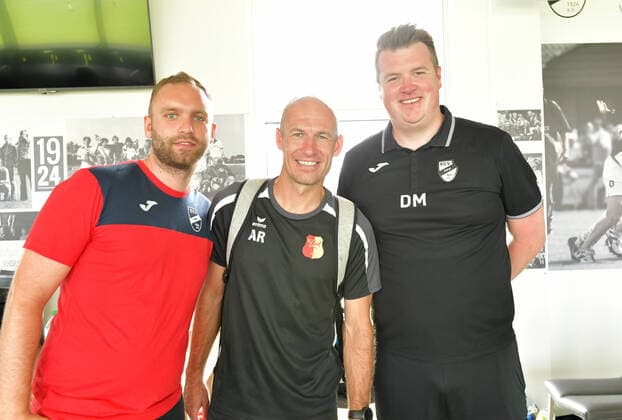 19 06 2019, youth football, season 2021 2022, Sportclub Arena, Verl 12 PT Sports Juniorcup 2022 INTERNATIONAL U 10 TURNIER E 2 juniors match for places 21 24 FC Bayern München FC Groningen 1 1 Kevin Oschinski tournament director SC Verl, left and Domink Mainka tournament director SC Verl, right with Arjen Robben coach U 10 FC Groningen , action, single image, cross, facial expression, gesture, feature, symbol image, symbol photo