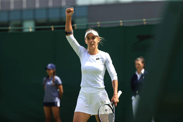 Tennis Wimbledon Tag 1 27. Juni 2022 Tennis Wimbledon Tag 1 Lesia Tsurenko UKR feiert ihren Sieg im Dameneinzel in der 1. Runde gegen Jodie Burridge GBR Foto Simon Stacpoole Abseits London UK  Copyright: xSimonxStacpoolexOffside