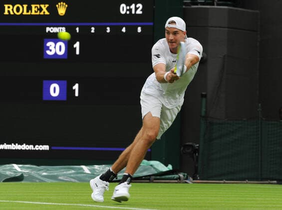 Tennis - 2022 Wimbledon Championships - Week One - Day One (Monday) - All England Lawn Tennis Club, Wimbledon - Monday 27th June 2022 Jan - Lennard Struff v Carlos Alcaraz Jan - Lennard Struff 