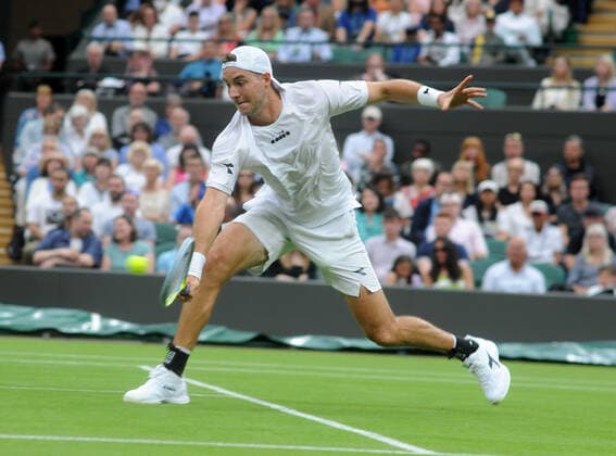 Tennis - 2022 Wimbledon Championships - Week One - Day One (Monday) - All England Lawn Tennis Club, Wimbledon - Monday 27th June 2022 Jan - Lennard Struff v Carlos Alcaraz Jan - Lennard Struff 