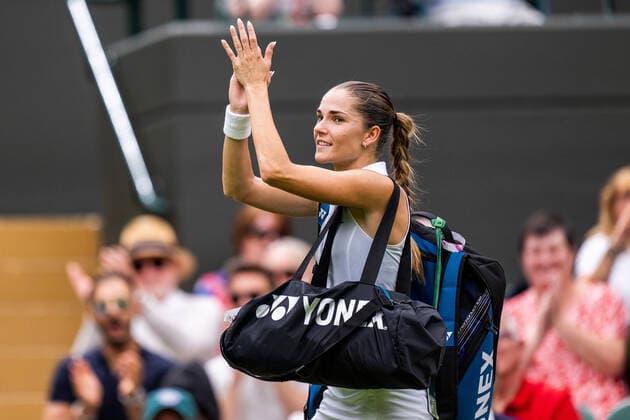 220627 Mirjam Björklund of Sweden recognizes the audience after competing in a first round singles tennis match during day 1 of Wimbledon on June 27, 2022 in London Photo Mathias Bergeld BILDBYRAN kod MB MB0412 tennis wimbledon day 1 bbeng sweden sverige dam depp,  Copyright: MATHIASxBERGELD BB220627MB035