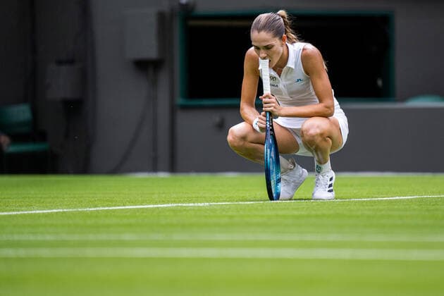 220627 Mirjam Björklund of Sweden looks dejected as she competes in a first round singles tennis match during day 1 of Wimbledon on June 27, 2022 in London Photo Mathias Bergeld BILDBYRAN kod MB MB0412 tennis wimbledon day 1 bbeng sweden sverige dam depp,  Copyright: MATHIASxBERGELD BB220627MB038