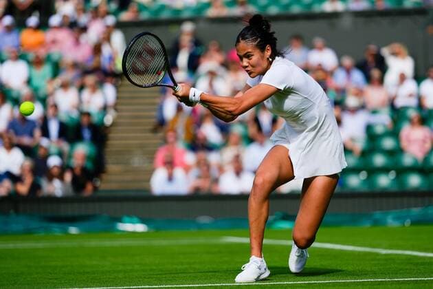 Mandatory Credit: Photo by Dave Shopland Shutterstock (13002015bg) Emma Raducanu during her first round match Wimbledon Tennis Championships, Day 1, The All England Lawn Tennis and Croquet Club, London, UK - 27 Jun 2022 Wimbledon Tennis Championships, Day 1, The All England Lawn Tennis and Croquet Club, London, UK - 27 Jun 2022  Copyright: xDavexShopland Shutterstockx 13002015bg