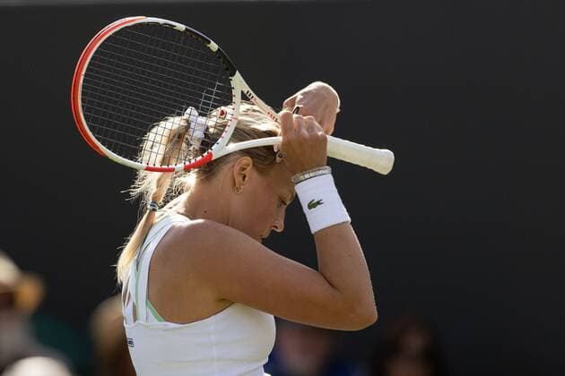 Mandatory Credit: Photo by Ella Ling Shutterstock (13002016bo) Anett Kontaveit during her first round match Wimbledon Tennis Championships, Day 1, The All England Lawn Tennis and Croquet Club, London, UK - 27 Jun 2022 Wimbledon Tennis Championships, Day 1, The All England Lawn Tennis and Croquet Club, London, UK - 27 Jun 2022  Copyright: xEllaxLing Shutterstockx 13002016bo