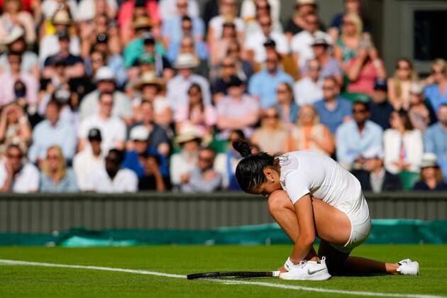 Mandatory Credit: Photo by Dave Shopland Shutterstock (13002015bp) Emma Raducanu during her first round match Wimbledon Tennis Championships, Day 1, The All England Lawn Tennis and Croquet Club, London, UK - 27 Jun 2022 Wimbledon Tennis Championships, Day 1, The All England Lawn Tennis and Croquet Club, London, UK - 27 Jun 2022  Copyright: xDavexShopland Shutterstockx 13002015bp