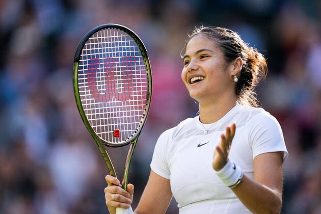 220627 Emma Raducanu of Great Britain celebrates after winning her first round singles tennis match during day 1 of Wimbledon on June 27, 2022 in London Photo Mathias Bergeld BILDBYRAN kod MB MB0412 tennis wimbledon day 1 bbeng storbritannien jubel great britain,  Copyright: MATHIASxBERGELD BB220627MB096