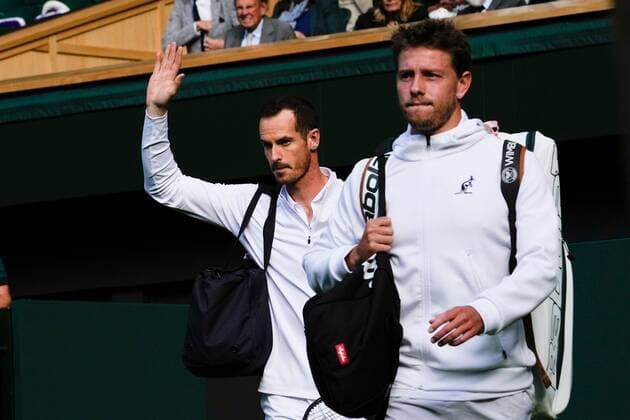 Mandatory Credit: Photo by Dave Shopland Shutterstock (13002015cg) Andy Murray walks onto centre court Wimbledon Tennis Championships, Day 1, The All England Lawn Tennis and Croquet Club, London, UK - 27 Jun 2022 Wimbledon Tennis Championships, Day 1, The All England Lawn Tennis and Croquet Club, London, UK - 27 Jun 2022  Copyright: xDavexShopland Shutterstockx 13002015cg