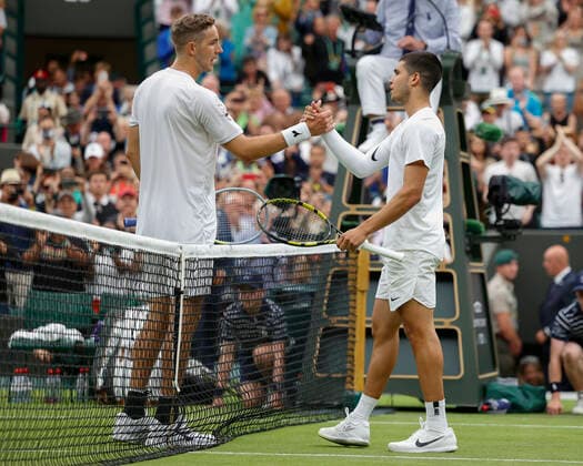 Jan Lennard Struff congratulates the winner Carlos Alcaraz Tennis Wimbledon 2022 Grand Slam ITF ATP WTA AELTC London Great Britain 27 June 2022 Copyright: xJuergenxHasenkopfx