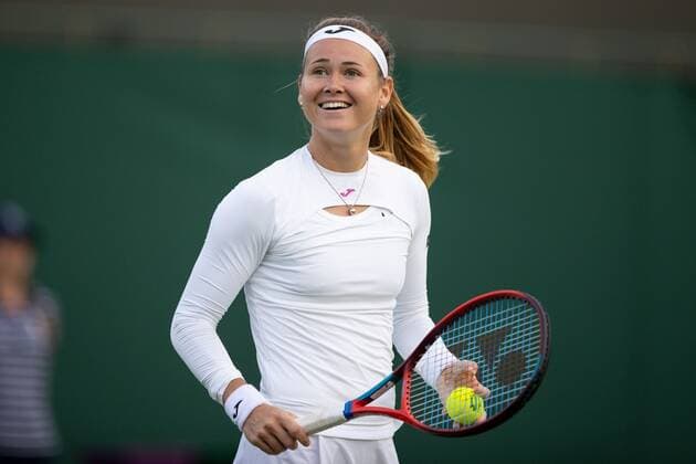 Mandatory Credit: Photo by Ella Ling Shutterstock (13002016de) Marie Bouzkova celebrates after winning her first round match against Danielle Collins Wimbledon Tennis Championships, Day 1, The All England Lawn Tennis and Croquet Club, London, UK - 27 Jun 2022 Wimbledon Tennis Championships, Day 1, The All England Lawn Tennis and Croquet Club, London, UK - 27 Jun 2022  Copyright: xEllaxLing Shutterstockx 13002016de