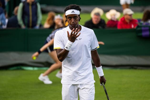 220627 Mikael Ymer of Sweden competes in a first round singles tennis match during day 1 of Wimbledon on June 27, 2022 in London Photo Mathias Bergeld BILDBYRAN kod MB MB0412 tennis wimbledon day 1 bbeng sweden sverige,  Copyright: MATHIASxBERGELD BB220627MB102