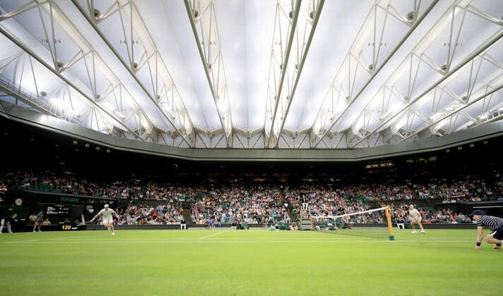 Sport Bilder des Tages (220628) -- LONDON, June 28, 2022 -- Andy Murray (L) competes during the men s singles first round match between Andy Murray of Britain and James Duckworth of Australia at Wimbledon Tennis Championship in London, Britain, on June 27, 2022. ) (SP)BRITAIN-LONDON-TENNIS-WIMBLEDON-DAY 1 LixYing 