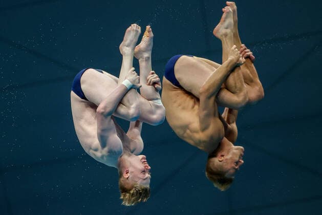 Sport Bilder des Tages SWIMMING - FINA WC 2022 BUDAPEST,HUNGARY,28.JUN.22 - DIVING - FINA World Championships, 10m Platform Synchronised Men. Image shows Timo Barthel and Jaden Shiloh Eikermann Gregorchuk (GER).  GEPAxpictures xCsabaxDoemoetoer