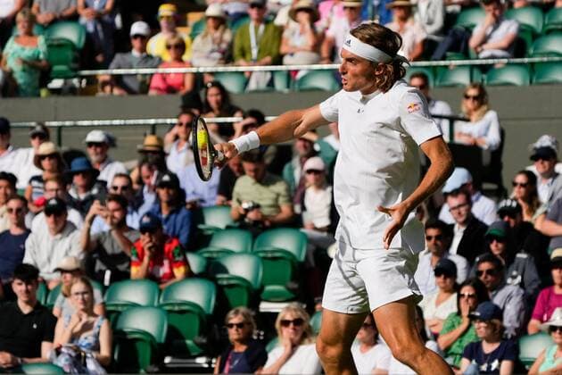 Mandatory Credit: Photo by Dave Shopland Shutterstock (13002019de) Stefanos Tsitsipas during his first round match Wimbledon Tennis Championships, Day 2, The All England Lawn Tennis and Croquet Club, London, UK - 28 Jun 2022 Wimbledon Tennis Championships, Day 2, The All England Lawn Tennis and Croquet Club, London, UK - 28 Jun 2022  Copyright: xDavexShopland Shutterstockx 13002019de