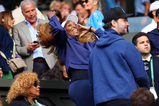 Sport Bilder des Tages Mandatory Credit: Photo by Javier Garcia Shutterstock (13002021jl) Venus Williams and Alexis Ohanian in the players box Wimbledon Tennis Championships, Day 2, The All England Lawn Tennis and Croquet Club, London, UK - 28 Jun 2022 Wimbledon Tennis Championships, Day 2, The All England Lawn Tennis and Croquet Club, London, UK - 28 Jun 2022  Copyright: xJavierxGarcia Shutterstockx 13002021jl