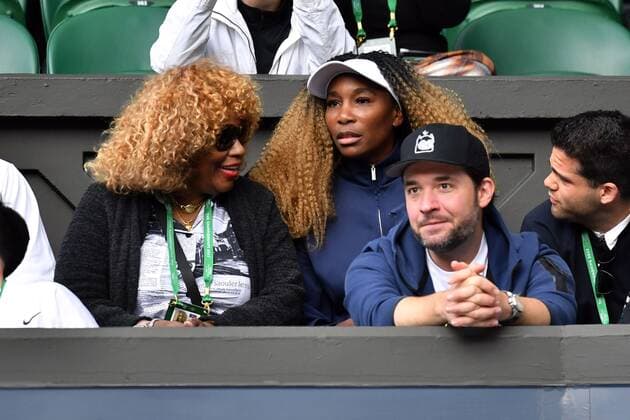 Mandatory Credit: Photo by James Veysey Shutterstock (13002287fb) Oracene Price, Venus Williams and Alexis Ohanian in the players box Wimbledon Tennis Championships, Day 2, The All England Lawn Tennis and Croquet Club, London, UK - 28 Jun 2022 Wimbledon Tennis Championships, Day 2, The All England Lawn Tennis and Croquet Club, London, UK - 28 Jun 2022  Copyright: xJamesxVeysey Shutterstockx 13002287fb