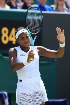 Tennis Wimbledon Tag 2 28. Juni 2022 Tennis Wimbledon Tag 2 Coco Gauff USA gestikuliert während ihres Dameneinzelspiels in der 1. Runde gegen Elena Gabriela Ruse ROM Foto Simon Stacpoole Abseits London UK  Copyright: xSimonxStacpoolexOffside
