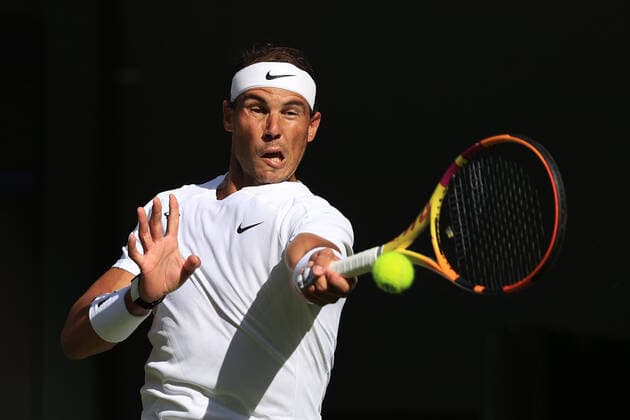 Tennis Wimbledon Tag 2 28. Juni 2022 Tennis Wimbledon Tag 2 Rafael Nadal ESP in Aktion gegen Francisco Cerundolo ARG in ihrem Herreneinzelspiel der 1. Runde Foto Simon Stacpoole Offside London UK  Copyright: xSimonxStacpoolexOffside