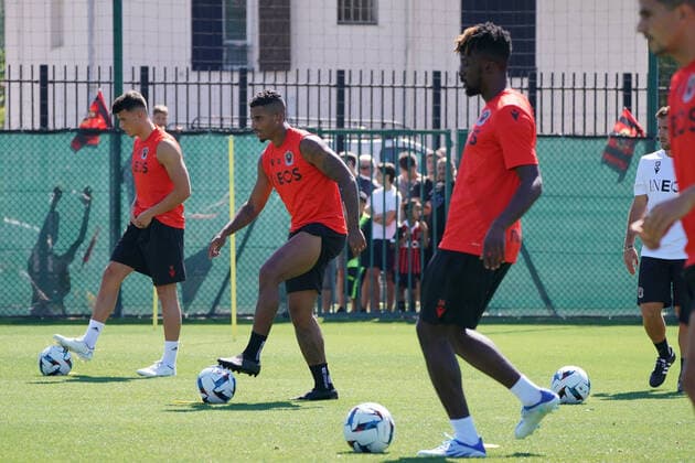 Flavius Daniluc (OGC Nice) - Mario Lemina (OGC Nice) FOOTBALL : Reprise de l™entrainement de l™OGC Nice - Nice - 29 06 2022 NorbertScanella Panoramic 