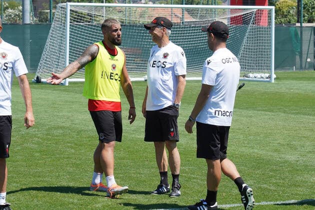Andy Delort (OGC Nice) - Lucien Favre (entraineur de l OGC Nice) FOOTBALL : Reprise de l™entrainement de l™OGC Nice - Nice - 29 06 2022 NorbertScanella Panoramic 