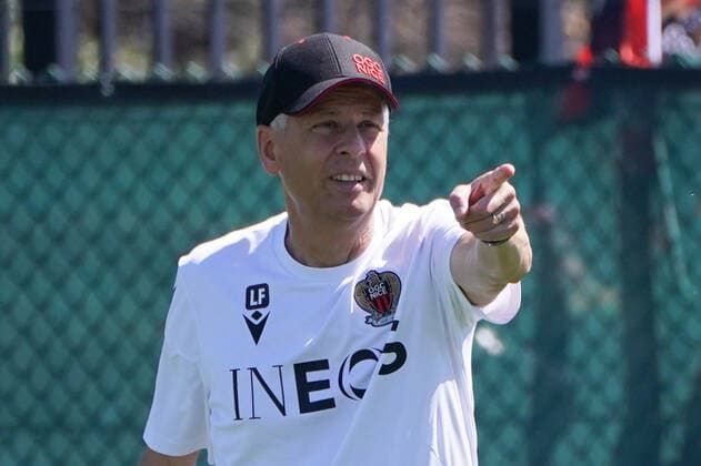 Lucien Favre (entraineur de l OGC Nice) - Flavius Daniluc (OGC Nice) FOOTBALL : Reprise de l™entrainement de l™OGC Nice - Nice - 29 06 2022 NorbertScanella Panoramic 