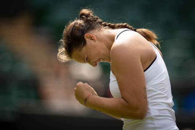Sport Bilder des Tages Mandatory Credit: Photo by Ella Ling Shutterstock (13008247q) Jule Niemeier celebrates after winning her second round match against Anett Kontaveit Wimbledon Tennis Championships, Day 3, The All England Lawn Tennis and Croquet Club, London, UK - 29 Jun 2022 Wimbledon Tennis Championships, Day 3, The All England Lawn Tennis and Croquet Club, London, UK - 29 Jun 2022  Copyright: xEllaxLing Shutterstockx 13008247q