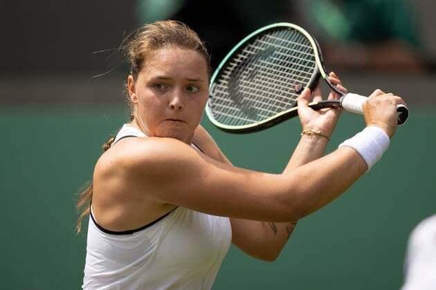 Mandatory Credit: Photo by Ella Ling Shutterstock (13008247l) Jule Niemeier during her second round match Wimbledon Tennis Championships, Day 3, The All England Lawn Tennis and Croquet Club, London, UK - 29 Jun 2022 Wimbledon Tennis Championships, Day 3, The All England Lawn Tennis and Croquet Club, London, UK - 29 Jun 2022  Copyright: xEllaxLing Shutterstockx 13008247l