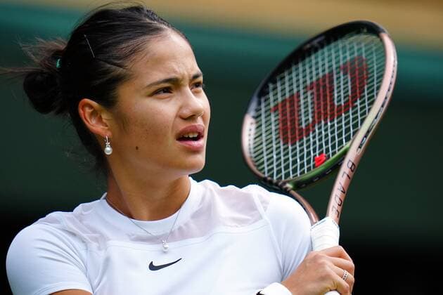 Mandatory Credit: Photo by Javier Garcia Shutterstock (13008249bv) Emma Raducanu during her second round match Wimbledon Tennis Championships, Day 3, The All England Lawn Tennis and Croquet Club, London, UK - 29 Jun 2022 Wimbledon Tennis Championships, Day 3, The All England Lawn Tennis and Croquet Club, London, UK - 29 Jun 2022  Copyright: xJavierxGarcia Shutterstockx 13008249bv