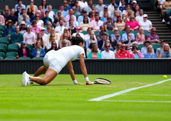 Mandatory Credit: Photo by Javier Garcia Shutterstock (13008249cn) Emma Raducanu during her second round match Wimbledon Tennis Championships, Day 3, The All England Lawn Tennis and Croquet Club, London, UK - 29 Jun 2022 Wimbledon Tennis Championships, Day 3, The All England Lawn Tennis and Croquet Club, London, UK - 29 Jun 2022  Copyright: xJavierxGarcia Shutterstockx 13008249cn