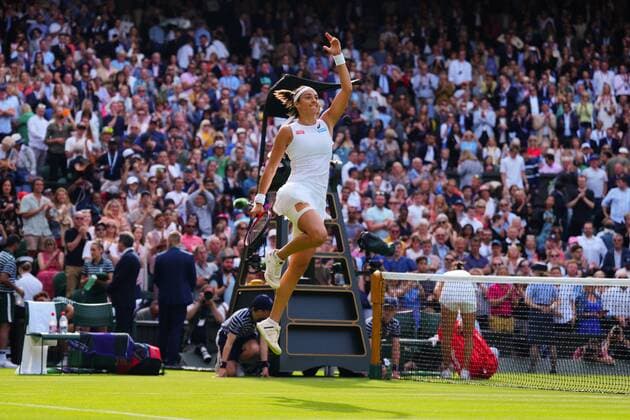 Sport Bilder des Tages Mandatory Credit: Photo by Javier Garcia Shutterstock (13008249fw) Caroline Garcia celebrates victory in her second round match Wimbledon Tennis Championships, Day 3, The All England Lawn Tennis and Croquet Club, London, UK - 29 Jun 2022 Wimbledon Tennis Championships, Day 3, The All England Lawn Tennis and Croquet Club, London, UK - 29 Jun 2022  Copyright: xJavierxGarcia Shutterstockx 13008249fw