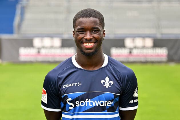 29 06 2022, xfux, football 2 Bundesliga, SV Darmstadt 98 photo appointment porträttermin 2022 23 xptt, emonline, emspor, v l Braydon Manu, SV Darmstadt 98, 2 BL, porträttermin 2022 2023 DFL DFB REGULATES PROHIBIT ANY USE OF PHOTOGRAPHS as IMAGE SEQUENCES and or QUASI VIDEO Darmstadt